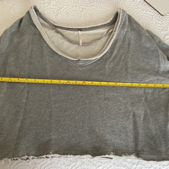 Free people oversized v neck sweatshirt. Womens XS. - Picture 6 of 7